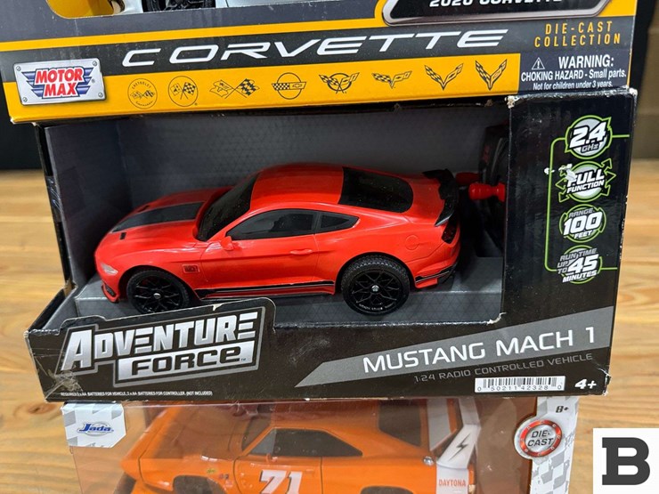 (1)-motor-max-(1)-jada-die-cast-replica-toy-cars-(1)-adventure-force-radio-controlled-car-1:24-scale-image-3
