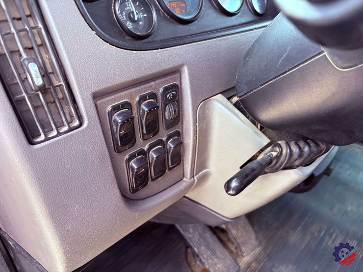 2012-peterbilt-337-image-82