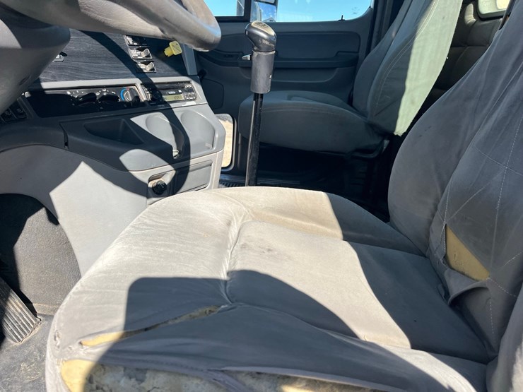 2007-freightliner-cloumbia-120,450-hp-mercedes,-10-speed,-good-rubber,-11r-22.5-tires-on-budd-wheels,-cold-ac,-clean-clean-truck,-779,000-miles,-image-19