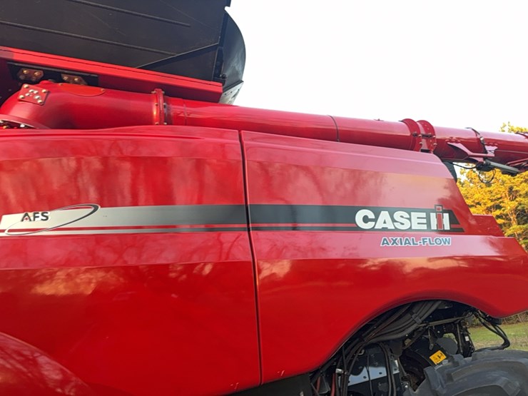 2018-case-ih-8240-image-33