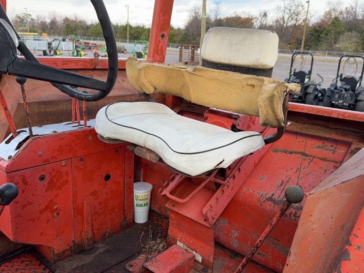 #3049-•-allis-chalmers-tractor-image-17