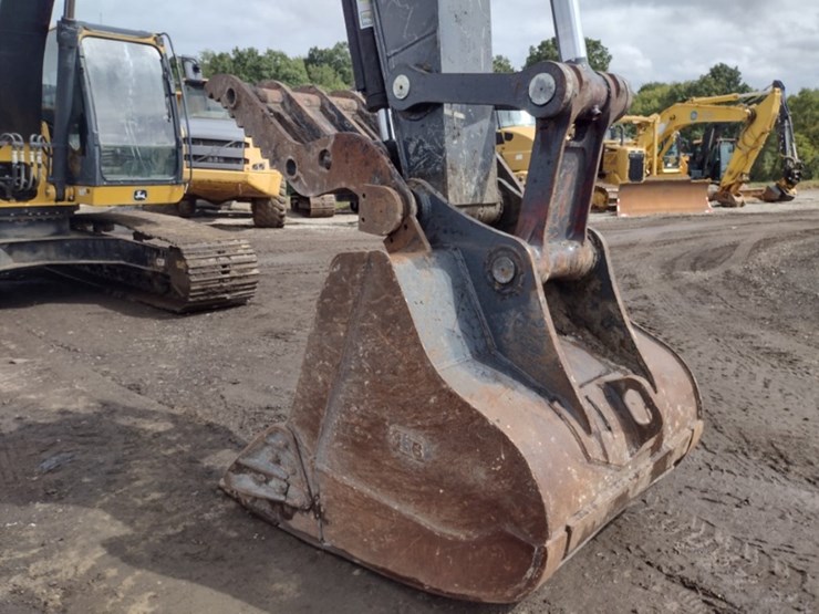 deere-250g-lc-image-17