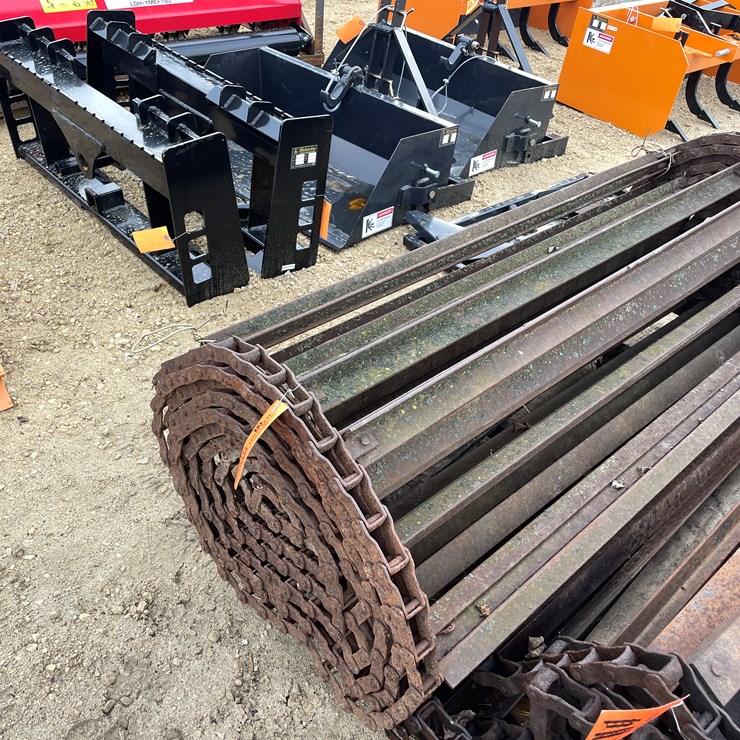 #1070 • New Idea Manure Spreader Apron