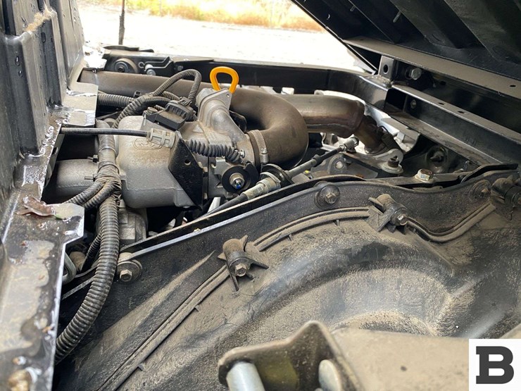 2021-john-deere-gator-image-25