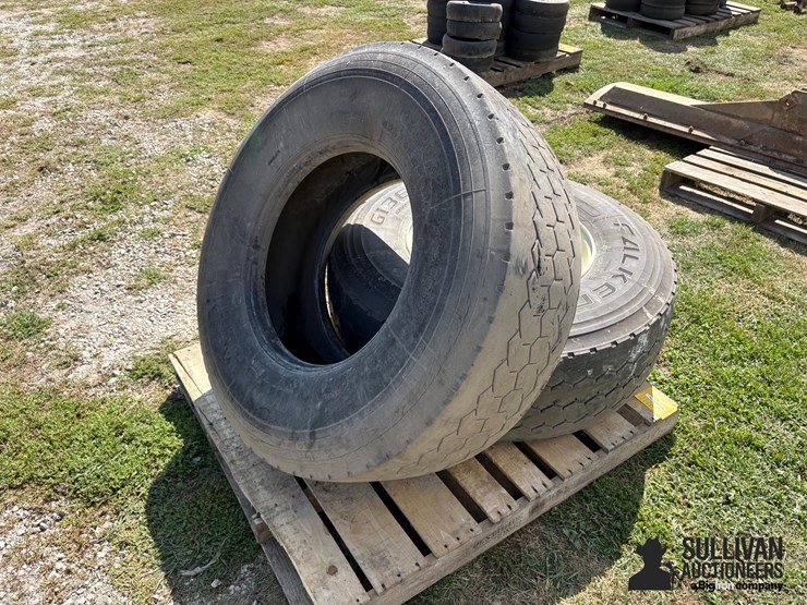 unverferth-8x8-rim-w/-425/65r22.5-tire-&-spare-image-6