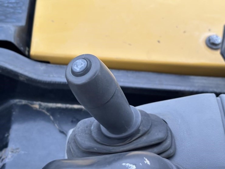 2022-caterpillar-302.7cr-image-32