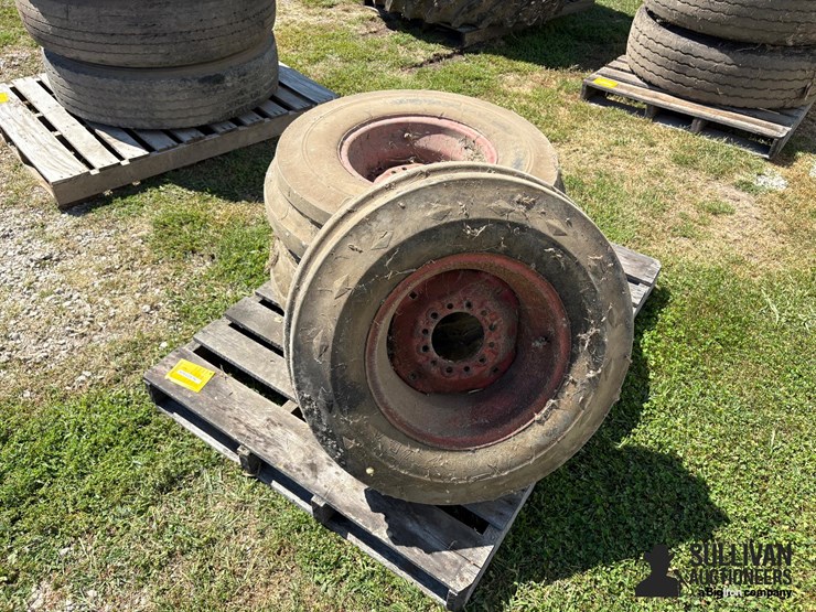 9.5l-15-tires-on-6x6-bolt-rims-image-1