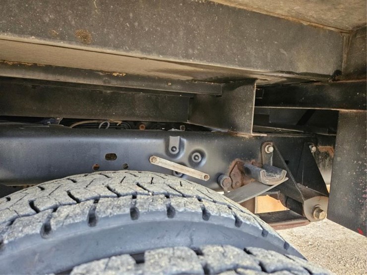 2016-ford-550-image-24