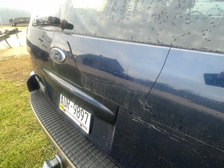 2004-ford-explorer-image-35