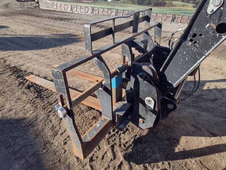 caterpillar-tl943c-image-20