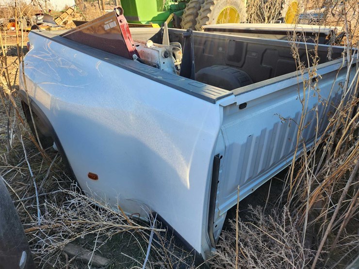 2021-chevrolet-1ton-image-1