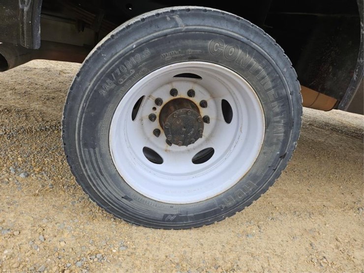 2016-ford-550-image-27