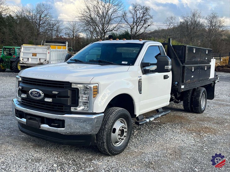 2019-ford-f350-xl-image-12