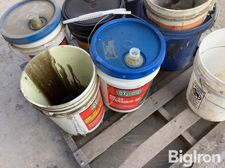 pallet-of-empty-5-gallon-buckets-image-9