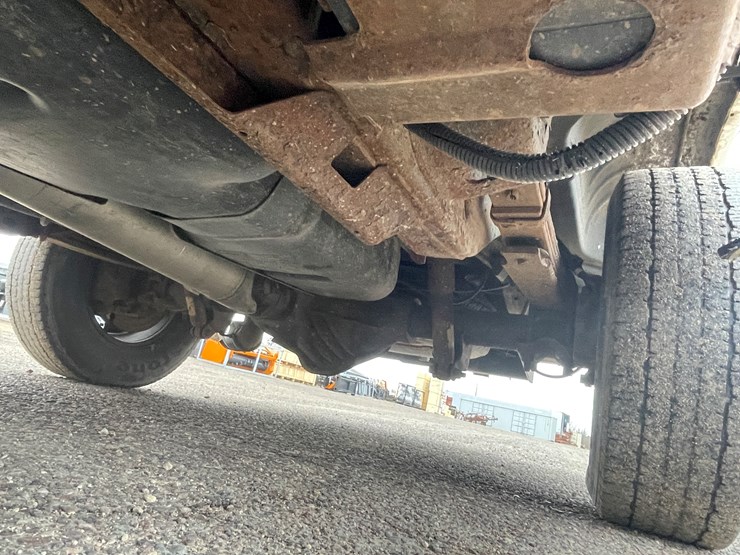 #1064-•-2012-gmc-savana-1-ton-van-(has-wi-title)-image-24