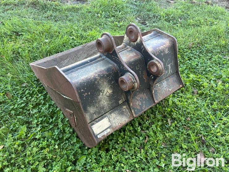 dymax-29"-smooth-edge-bucket-image-7