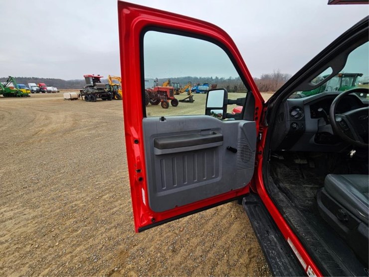 2016-ford-550-image-35