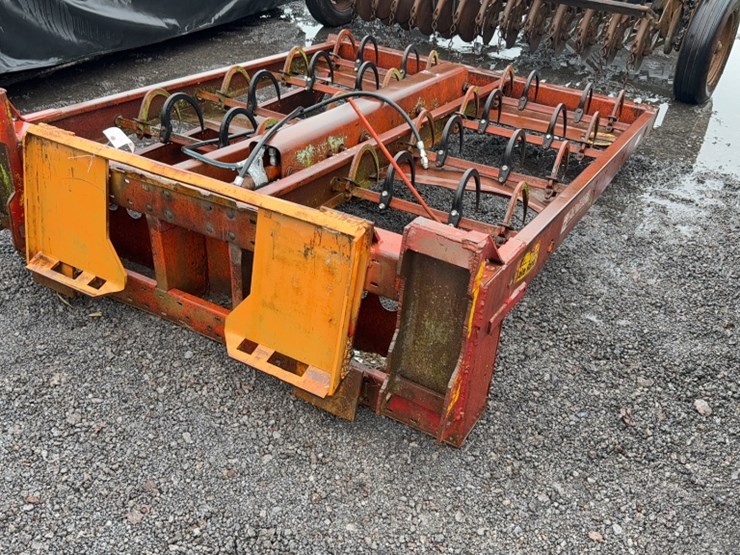 farmhand-8-bale-image-4