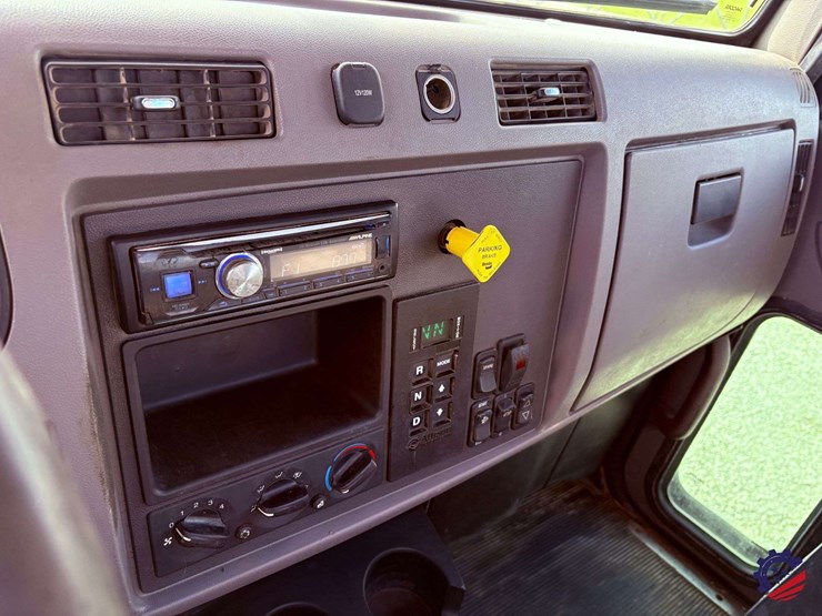 2012-peterbilt-337-image-86