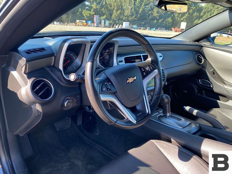 2014-chevrolet-camaro-ss-convertible-image-28