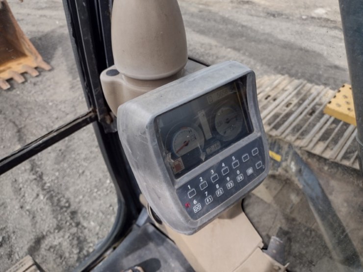 deere-225d-lc-image-8