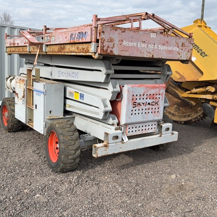 #2075 • 1999 SKYJACK SJ8841 SCISSOR LIFT