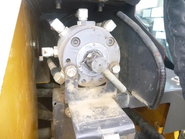 2016-deere-85g-image-37