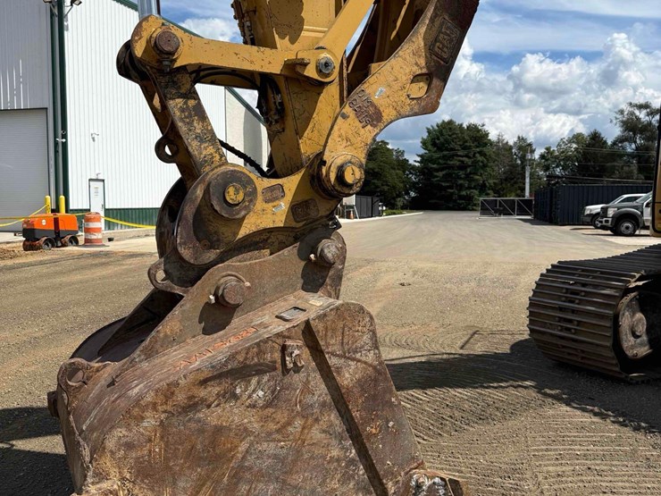 2014-caterpillar-328d-lcr-image-2