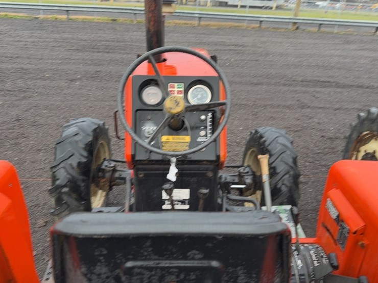 #3056-•-allis-chalmers-tractor-image-12