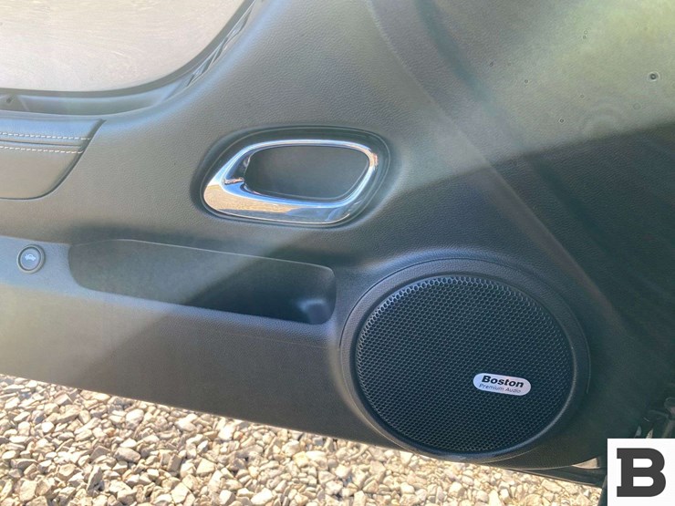 2014-chevrolet-camaro-ss-convertible-image-38