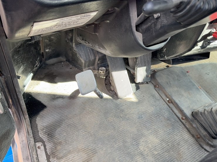 2004-caterpillar-c12-image-19