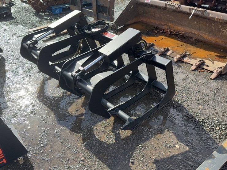 #2018-•-trubilt-66"-skid-steer-2-cylinder-grapple-image-2