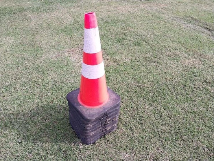 10-high-visability-traffic-cones-image-1