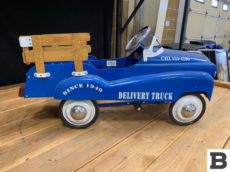 instep-toy-pedal-delivery-truck-image-3