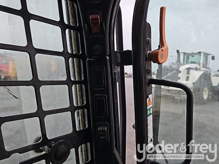 2019-bobcat-t740-image-34