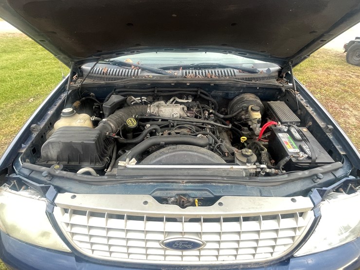 2004-ford-explorer-image-66
