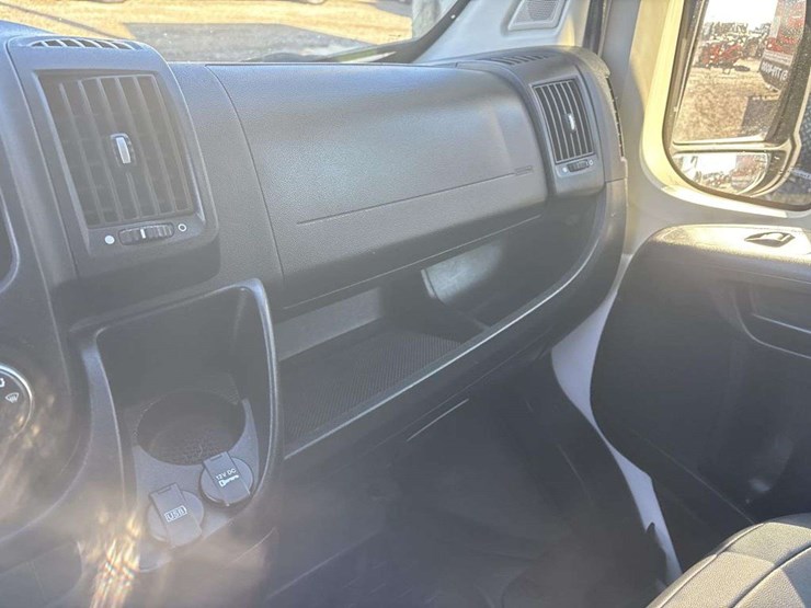 2018-ram-promaster-1500-image-18