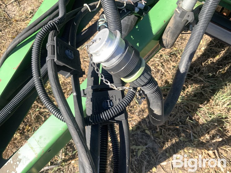 2012-john-deere-568-image-13