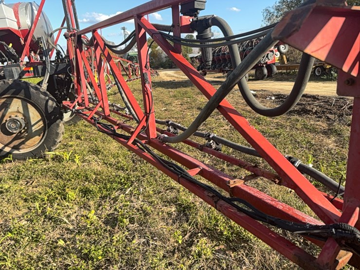 case-ih-3185-patriot-sprayer-image-62