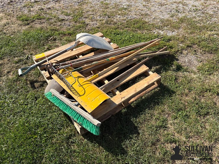 misc-pallet-of-yard-tools-image-5