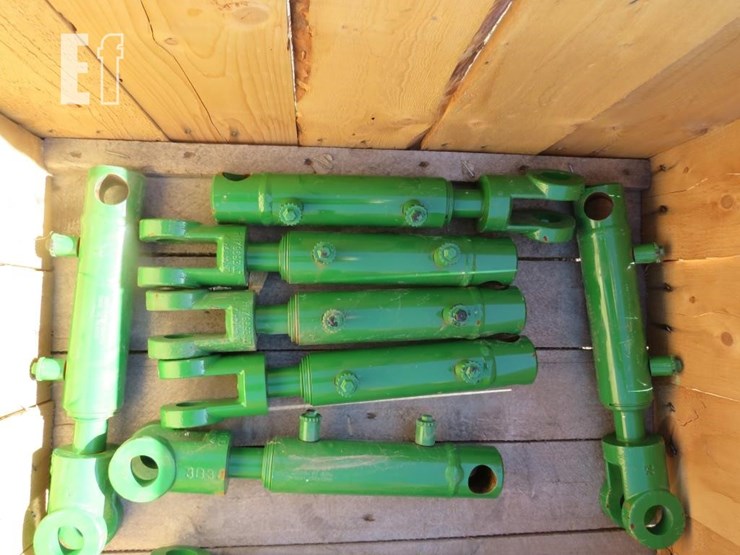 john-deere-8-image-2