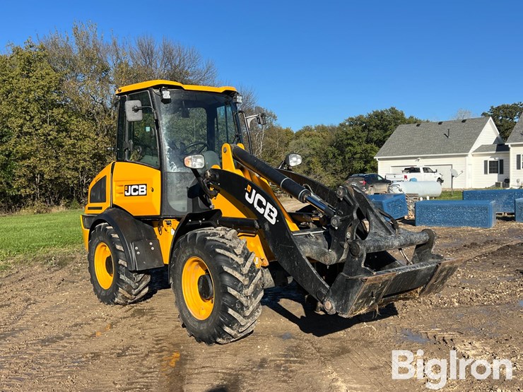 2022-jcb-409-image-3