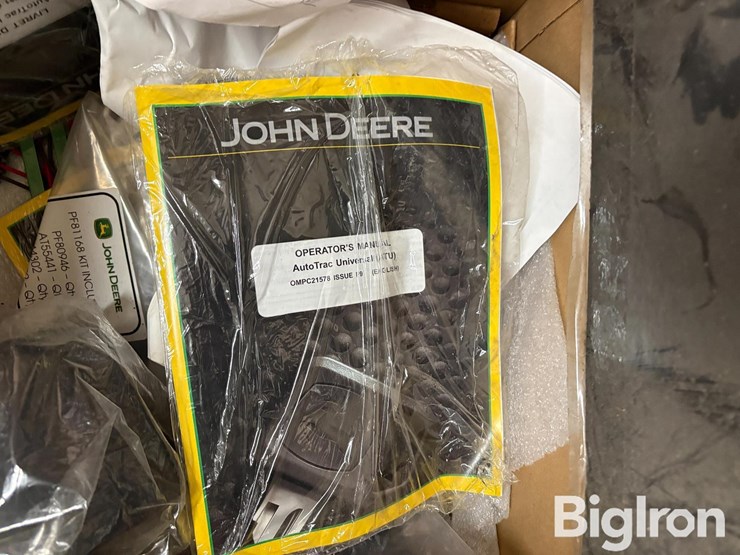 john-deere-200-image-8