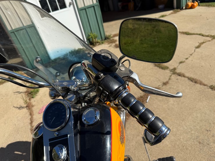 #1738-•-2001-hd-dynawide-glide-bumble-bee-edition-(wi-title-in-delay)-(black-river-falls,-wi)-image-15