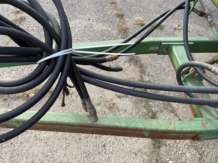 john-deere-235-image-15