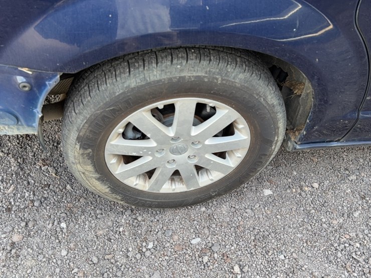 2014-chrysler-town-&-country-image-5