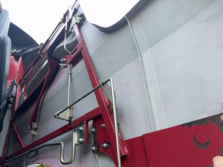 2018-case-ih-8240-image-112