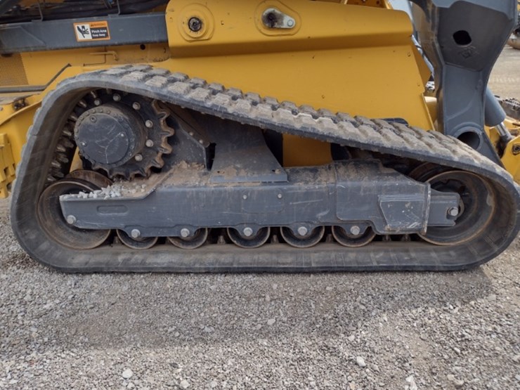 23-deere-331g-image-27