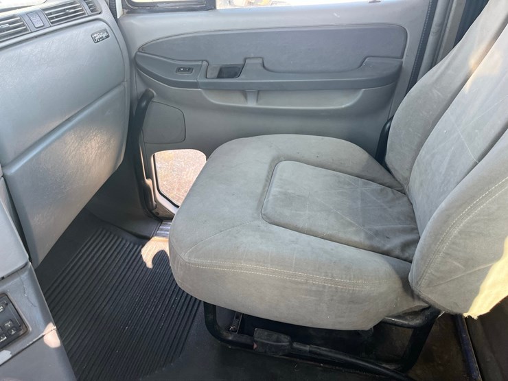 2007-freightliner-cloumbia-120,450-hp-mercedes,-10-speed,-good-rubber,-11r-22.5-tires-on-budd-wheels,-cold-ac,-clean-clean-truck,-779,000-miles,-image-22