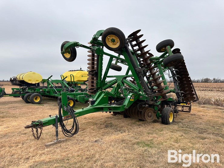 2013-john-deere-2623vt-image-1